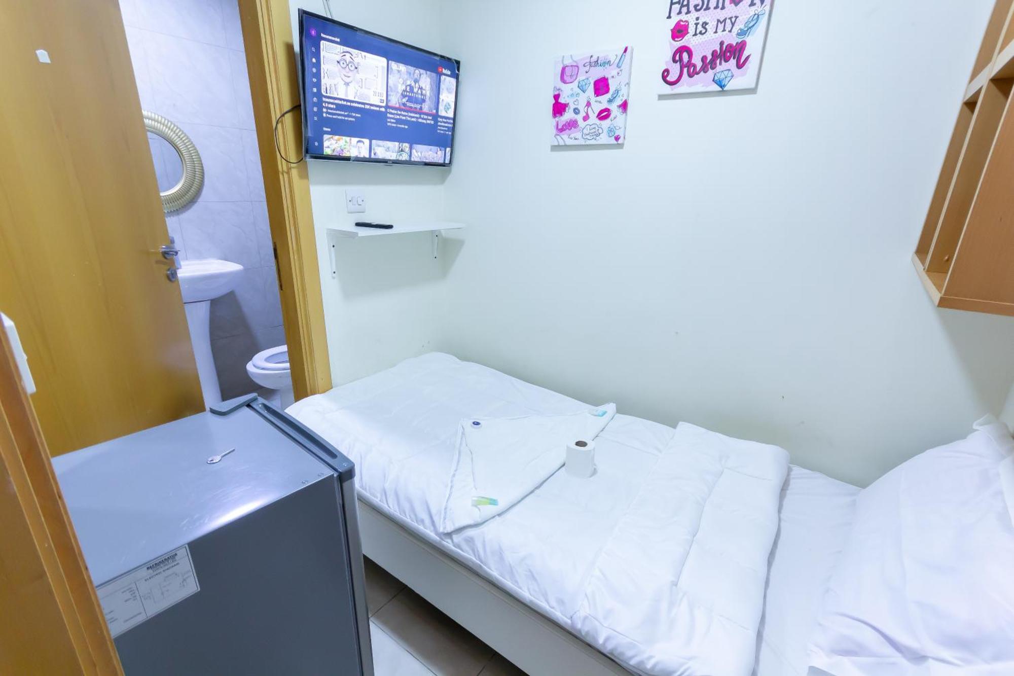 Budget Rooms With Private Bathroom For 'Girls' Only In Dubai, Marina エクステリア 写真
