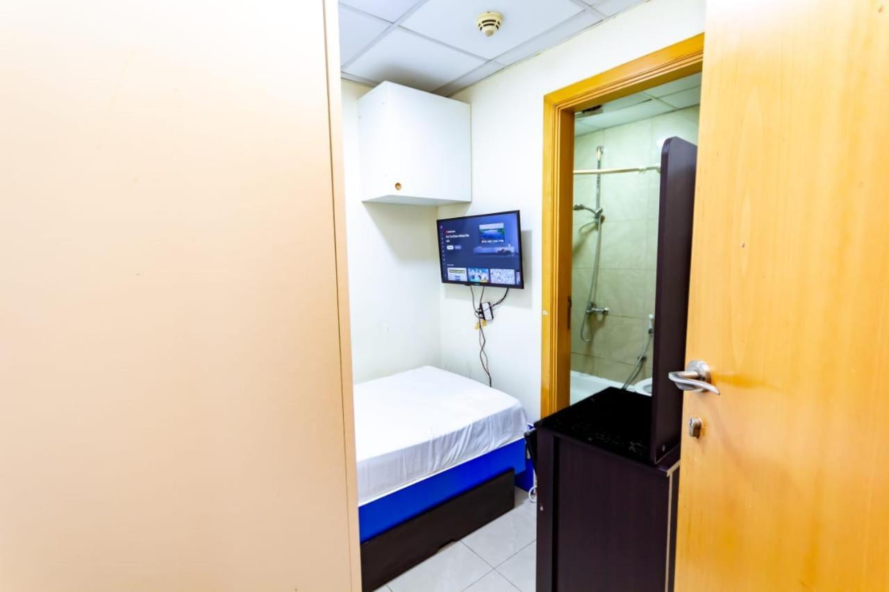 Budget Rooms With Private Bathroom For 'Girls' Only In Dubai, Marina エクステリア 写真